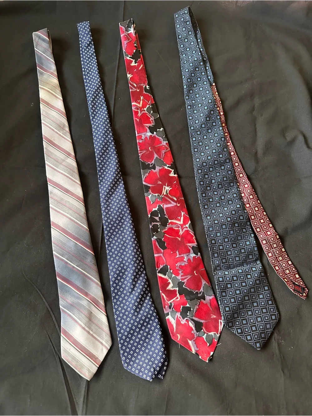 Men's Red Floral Tie - Classic Dress Accessory